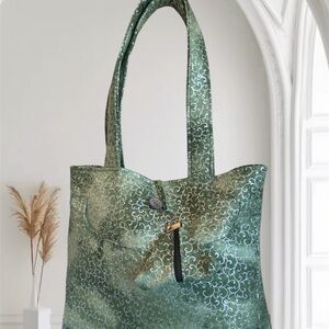 Elegant Green Tote Bag